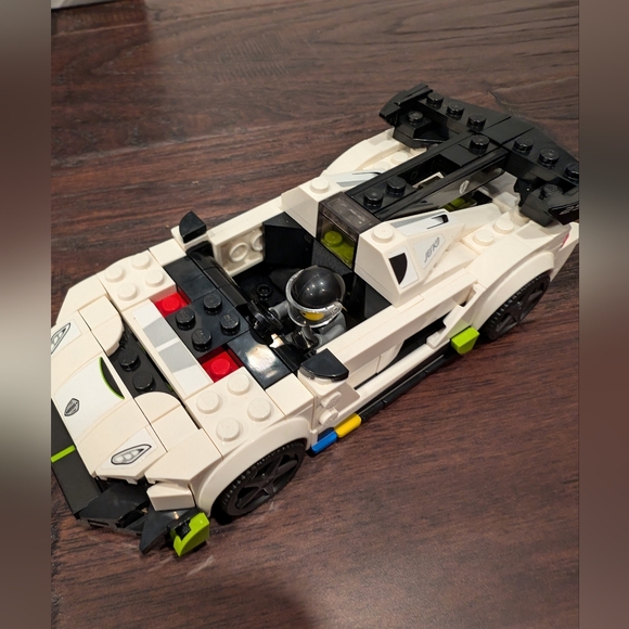 LEGO Speed Champions Keonigsegg Jesko (76900) White and Black Race Car Lego Set - Picture 8 of 10